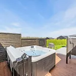 Hébergement de vacances Cozy In With Jacuzzi Frorup
