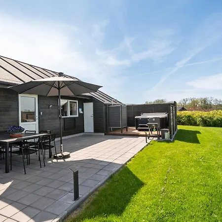 Cozy In With Jacuzzi Semesterbostad *