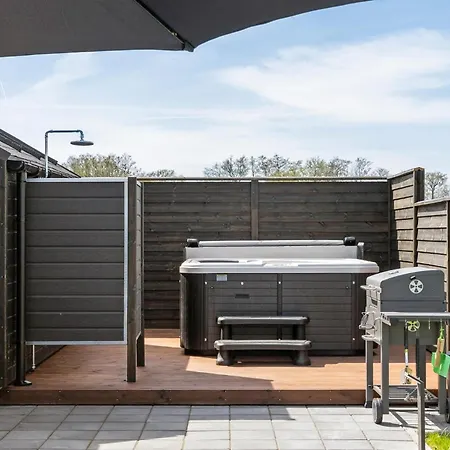 Casa vacanze Cozy In With Jacuzzi Frorup